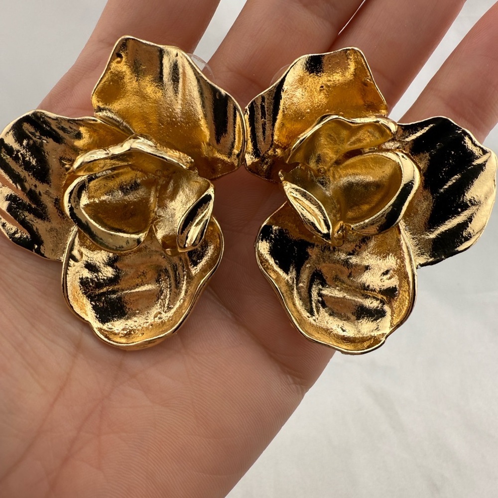 Zara orchid gold color unique Floral Statement Earrings - Picture 6 of 7